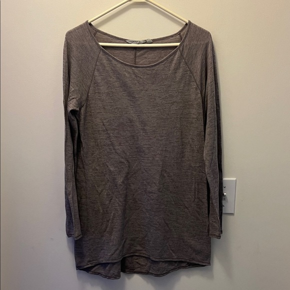 Athleta Long Sleeve Top size Medium - Picture 1 of 6